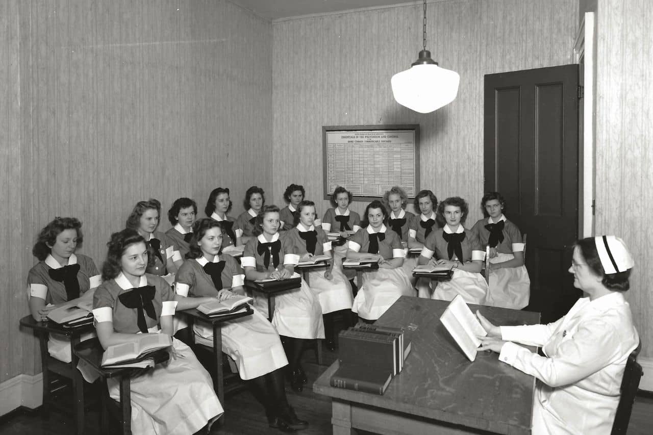 1983 Nursing school closes at Highlands